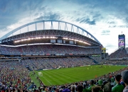 爱游戏体育-绿茵场与硬木地，当意甲焦点战遇见湖人血拼独行侠