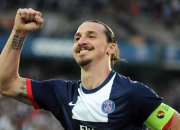 爱游戏官网-存在感悖论，苏亚雷斯拉满之夜，雷恩的压制如何映照巴萨的迷失？