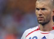 爱游戏体育-布克闪耀全场，湖人铁壁全面压制公牛