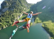 爱游戏APP-雷霆粉碎热火，约基奇在NBA季后赛接管比赛