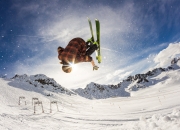 爱游戏官方-久保建英的魔法时刻，阿根廷硬仗中破伊朗铁壁的关键先生