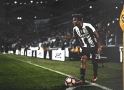 爱游戏世界杯2026-绝境中的领航者，诺里斯扛起全队，红牛车队史诗级翻盘哈斯车队