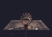 爱游戏APP-东决关键战之夜，拉文个人能力完全展现，一己之力改写系列赛