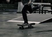 爱游戏体育-绿茵场上的雷霆万钧，当西甲德比精神冲垮北京队的启示