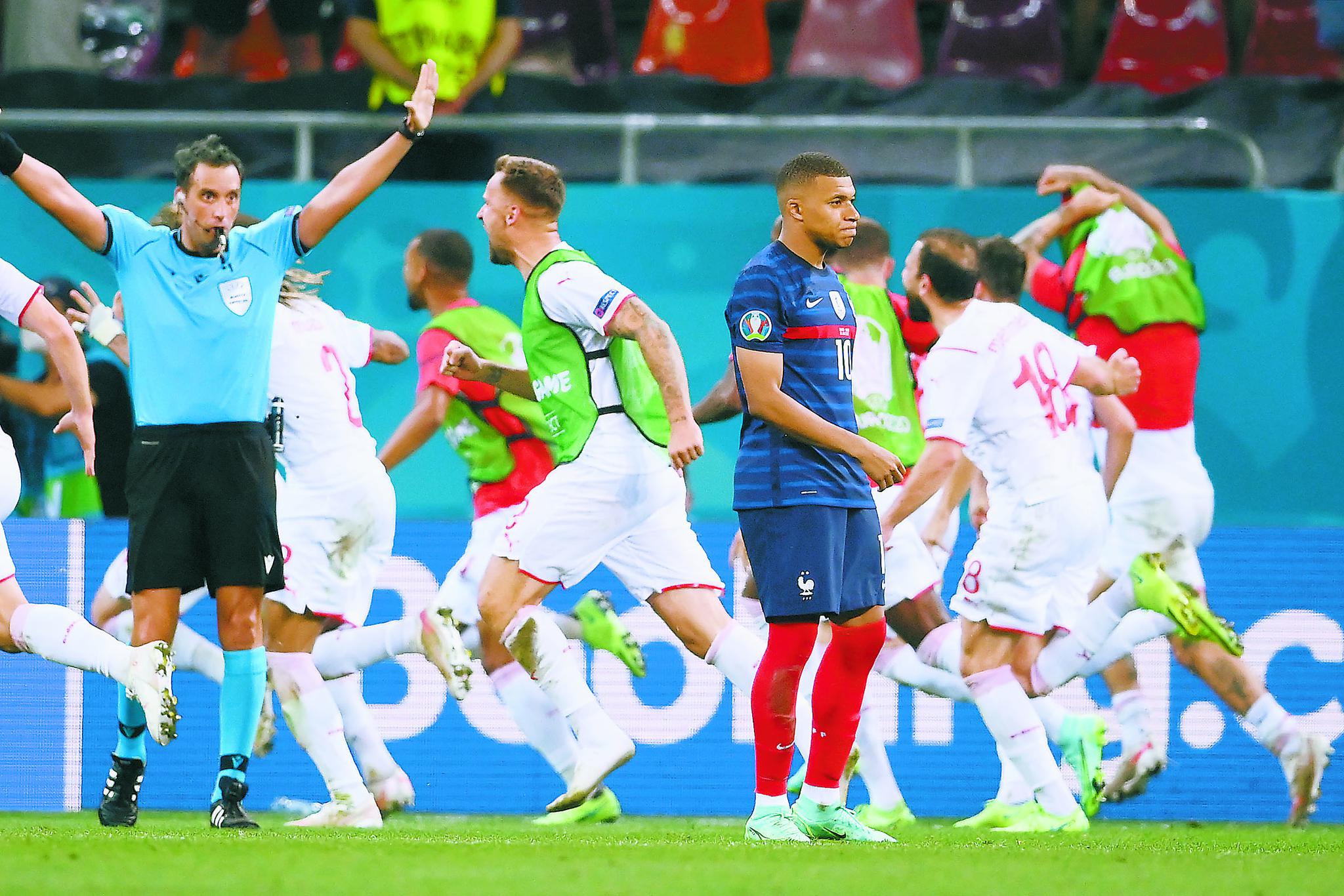 法国队鏖战日本队，桃田贤斗扛起全队