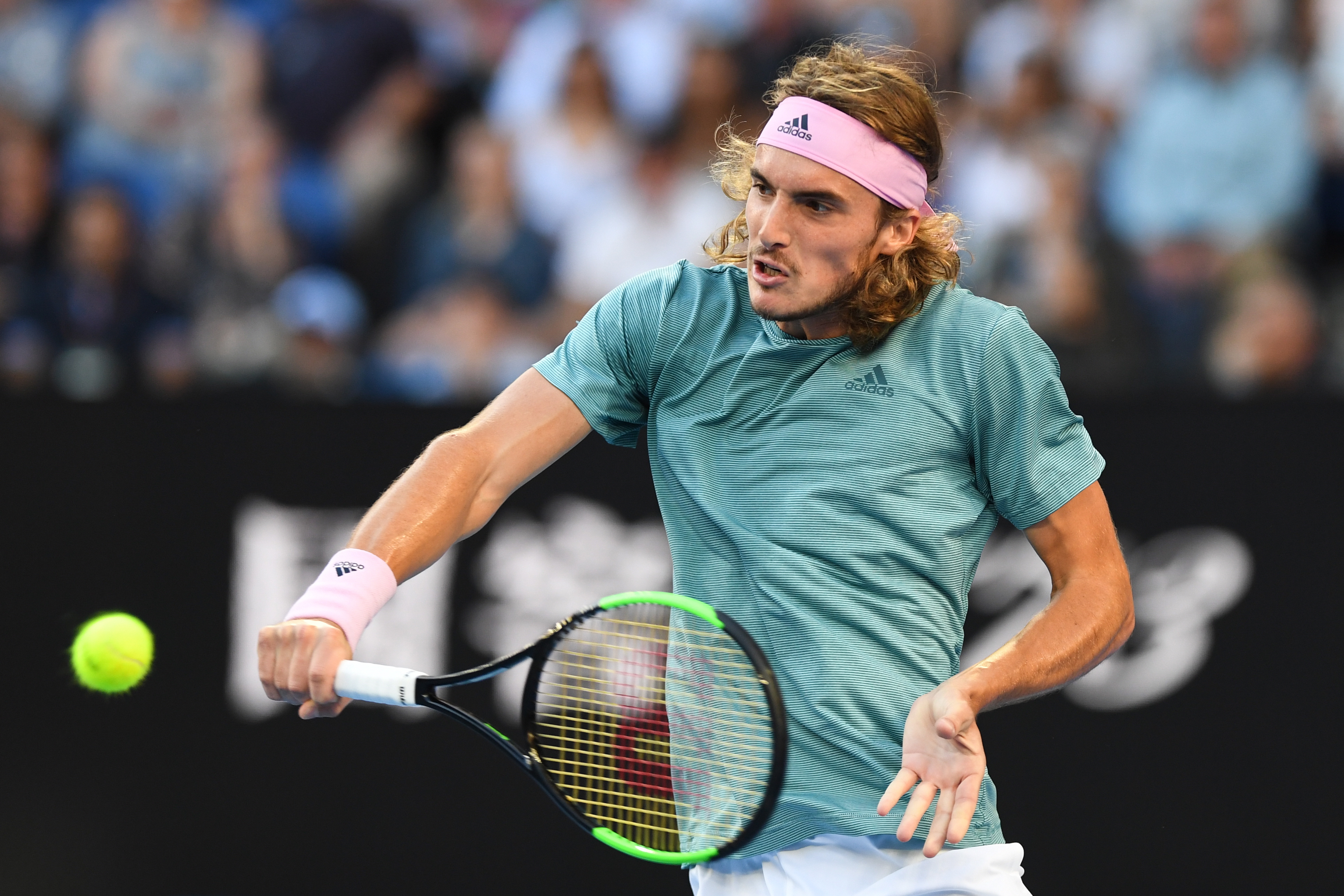 美国网球队横扫西班牙网球队，西西帕斯爆发神勇