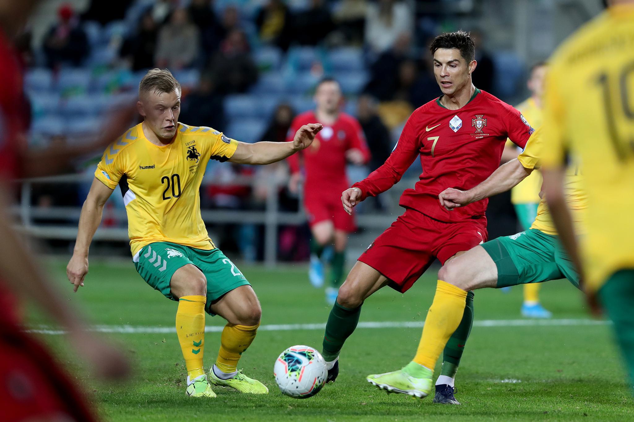 土耳其男篮鏖战立陶宛男篮，威斯布鲁克完成帽子戏法