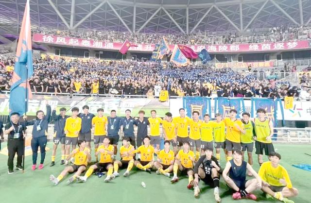 队员在比赛中展现出非凡的技术水平