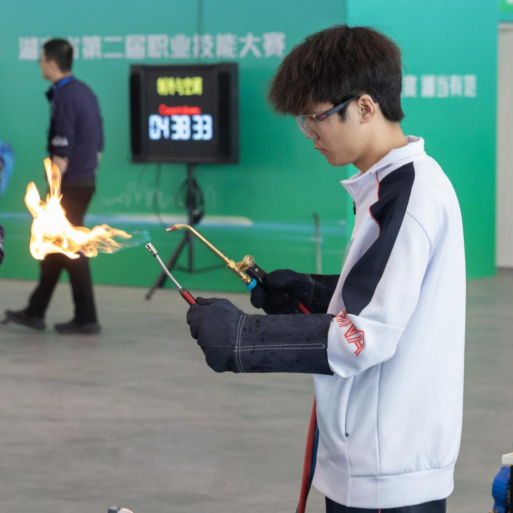 队员在比赛中展现出非凡的技术水平