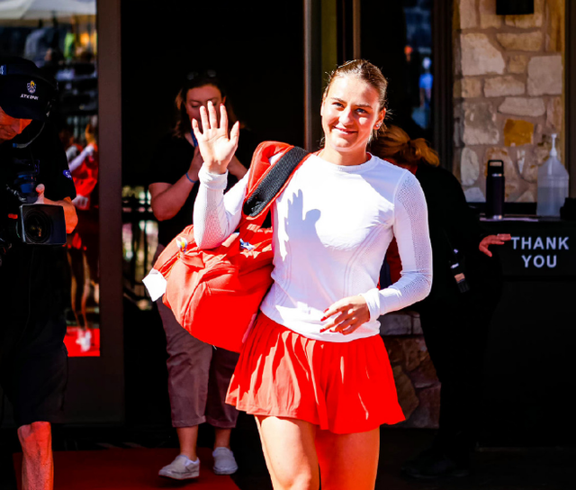 瑞典队鏖战奥地利队，波尔惊艳四座