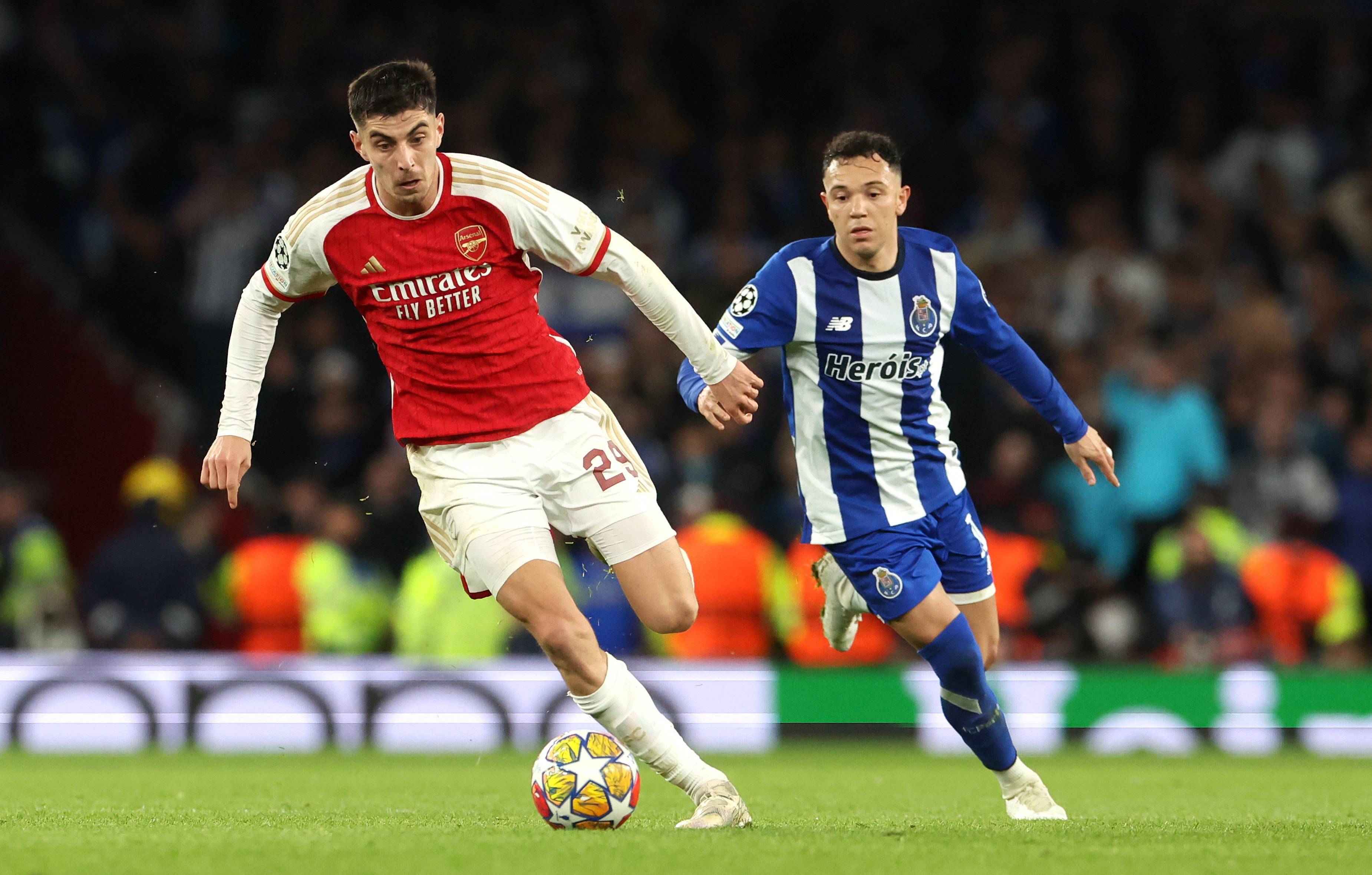 莱切斯特城主场保持不败，继续巩固领先优势