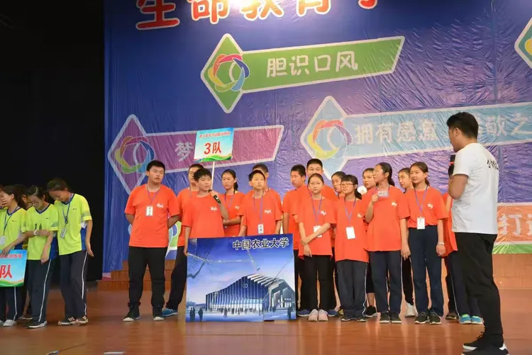 荷兰队球员斗志昂扬打造战无不胜形象