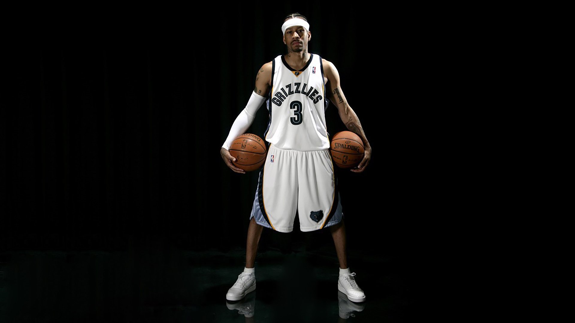 火力全开！湖人进攻体系全面压制广东，西亚卡姆防守铁闸成胜负关键