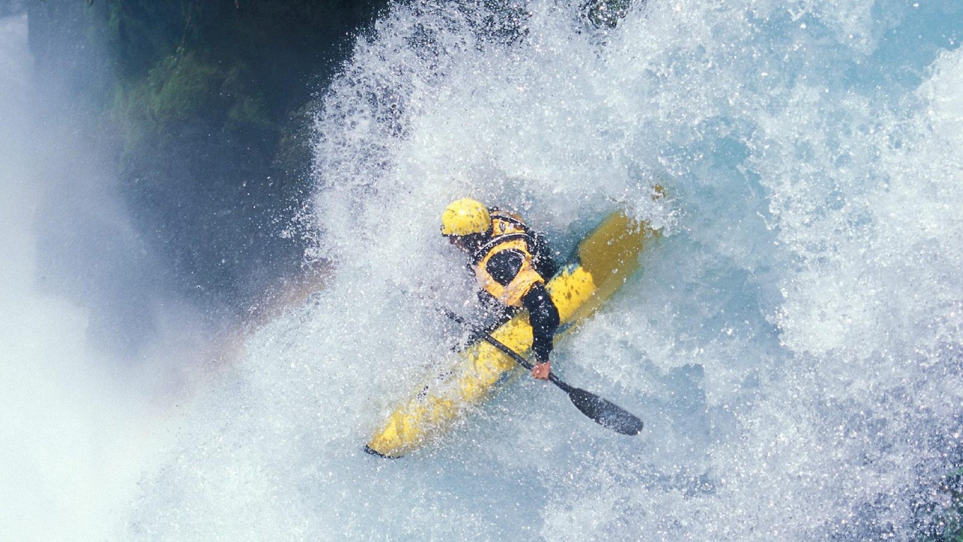 风城怒吼，杰伦·格林关键时刻定乾坤，公牛狂胜深圳队背后的篮球哲学